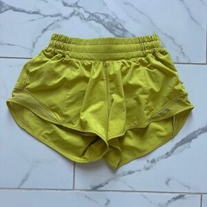 Lululemon Hotty Hot 2.5' shorts color Golden Lime size 2